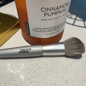 Youth Foria Silver Makeup blush Brush